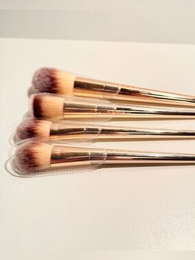 Farah brushes set of 4 NEW